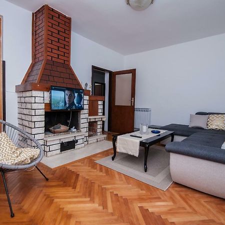 Apartmani Santa Barbara 트레빈예 외부 사진