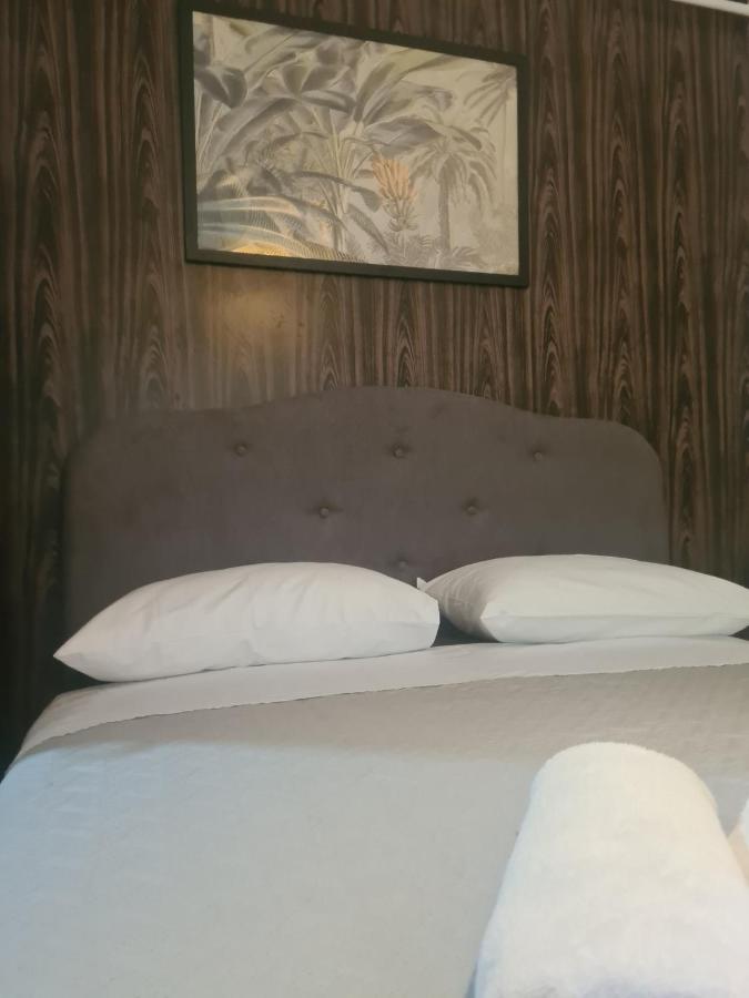 Apartmani Santa Barbara 트레빈예 외부 사진