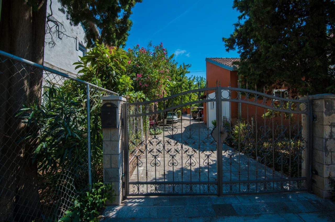 Apartmani Santa Barbara 트레빈예 외부 사진