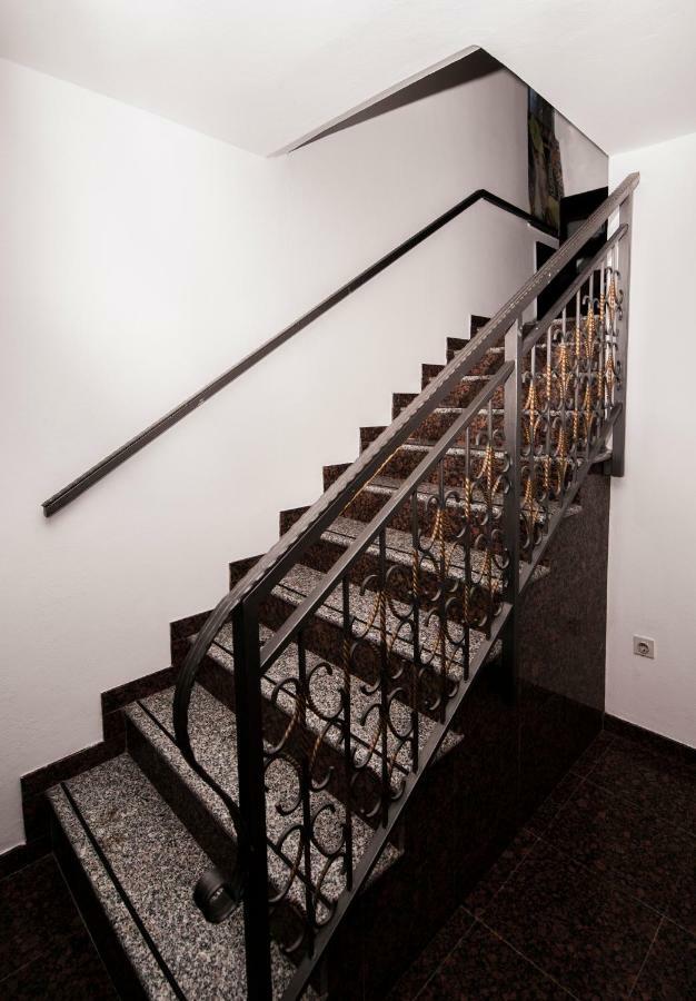 Apartmani Santa Barbara 트레빈예 외부 사진