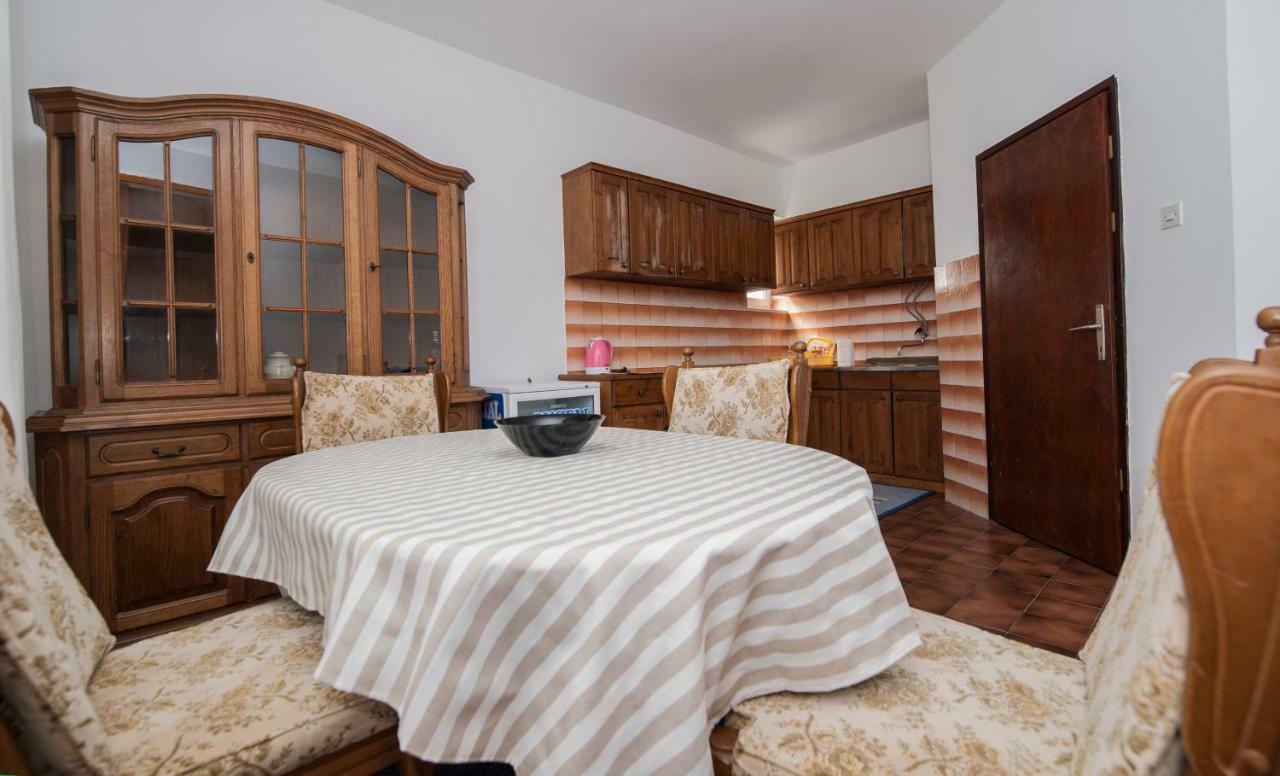 Apartmani Santa Barbara 트레빈예 외부 사진