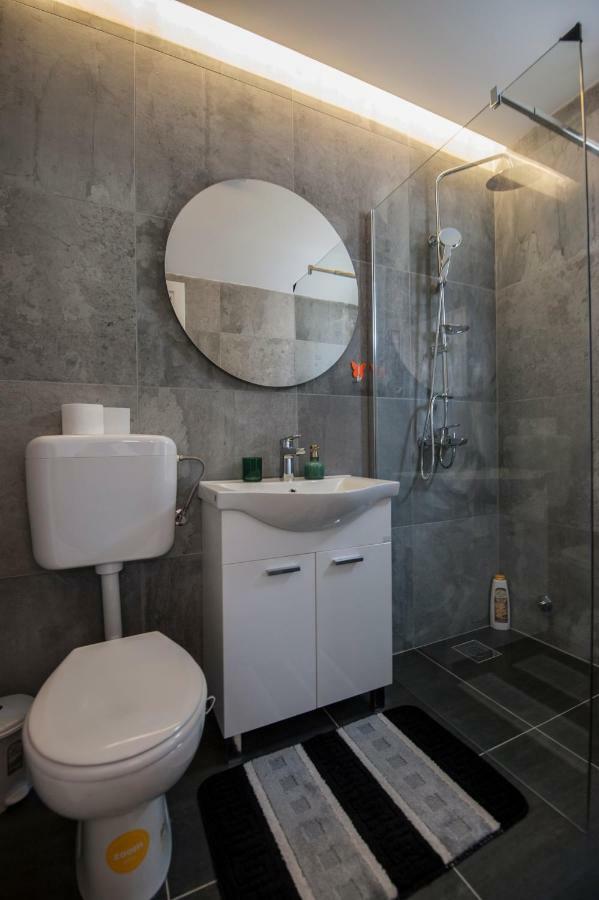 Apartmani Santa Barbara 트레빈예 외부 사진